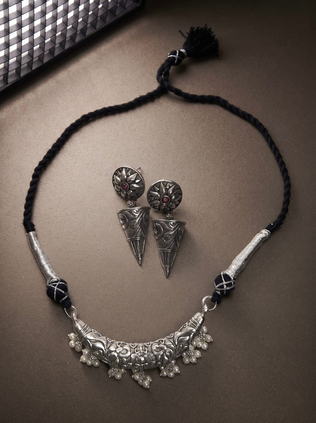 Kairi  : Necklace & Earring Set