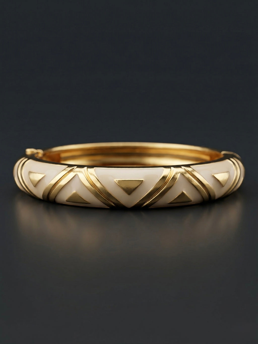 Gaji - A circle of equilibrium, a silhouette of grace